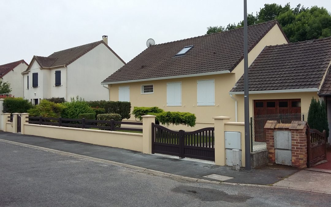 Ravalement de façades de maison et de murets